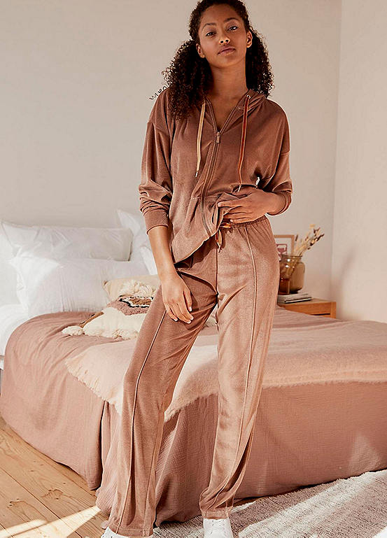 LASCANA Velvet Lounge Suit